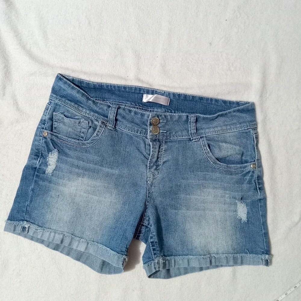 No Boundaries GUC Cuffed Hem Denim Shorts size 17